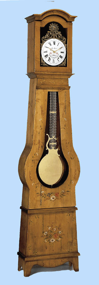 Rf : 601
Sapin, Epica 
RIZOUX
Version classique
Finition antiquaire
Finition blonde avec peintures

Comtoise traditionnelle
Sapin, Epica 
Entirement massive
Choix rustique (petits noeuds sains) 
Fonds massifs bois divers.
Fabrication artisanale

Corniche Chapeau de Gendarme
Porte Chapeau de gendarme
Ouverture de tte 38,5 x 25cm.
H: 2,25m / L: 0,52m / P: 0,26m