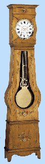 Rf : 621
Sapin, Epica 
CERNEE
Version classique
Finition antiquaire
Finition blonde avec peintures

Comtoise traditionnelle
Sapin, Epica 
Entirement massive
Choix rustique (petits noeuds sains) 
Fonds massifs bois divers.
Fabrication artisanale

Corniche Droite 
Porte Ronde
Ouverture de tte 38,5 x 25cm.
H: 2,21m / L: 0,52m / P: 0,26m 
